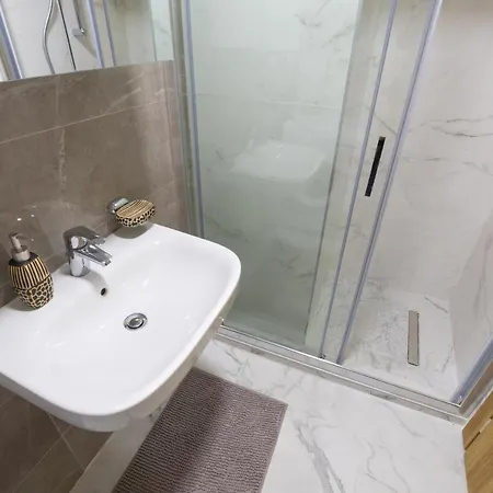 Apartman Modern ǀ 1 Bedroom ǀ Wifi *